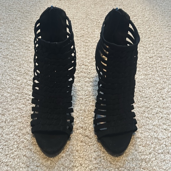 Fergalicious Black woven heels size 7M - Picture 2 of 6